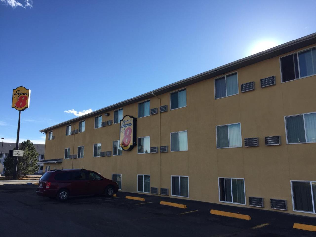 Super 8 By Wyndham Raton Hotel Exterior photo
